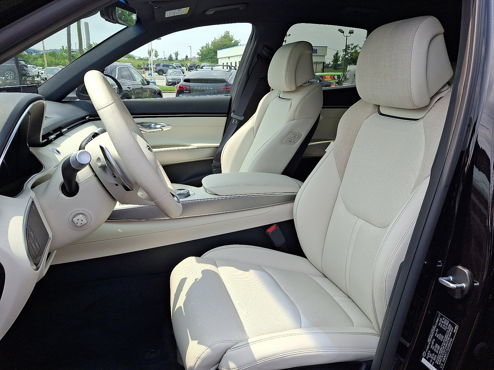 2025 Genesis Electrified GV70 Advanced photo 13
