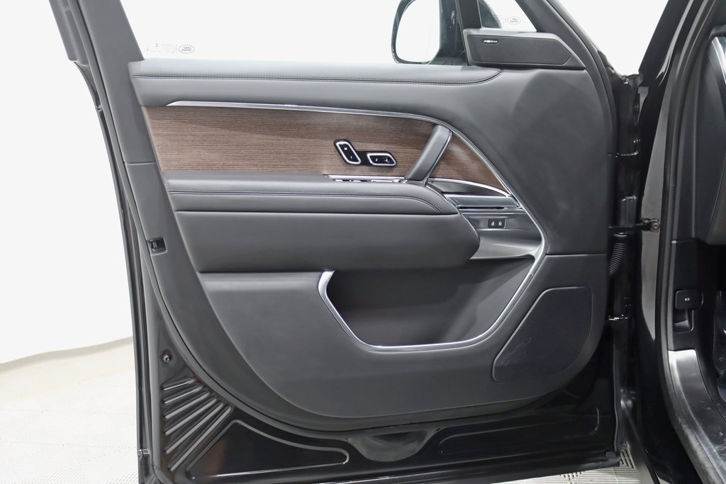 2023 Land Rover Range Rover SE photo 32
