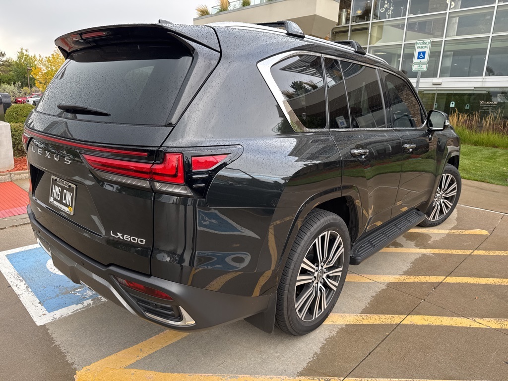 2025 Lexus LX 600 Luxury photo 3