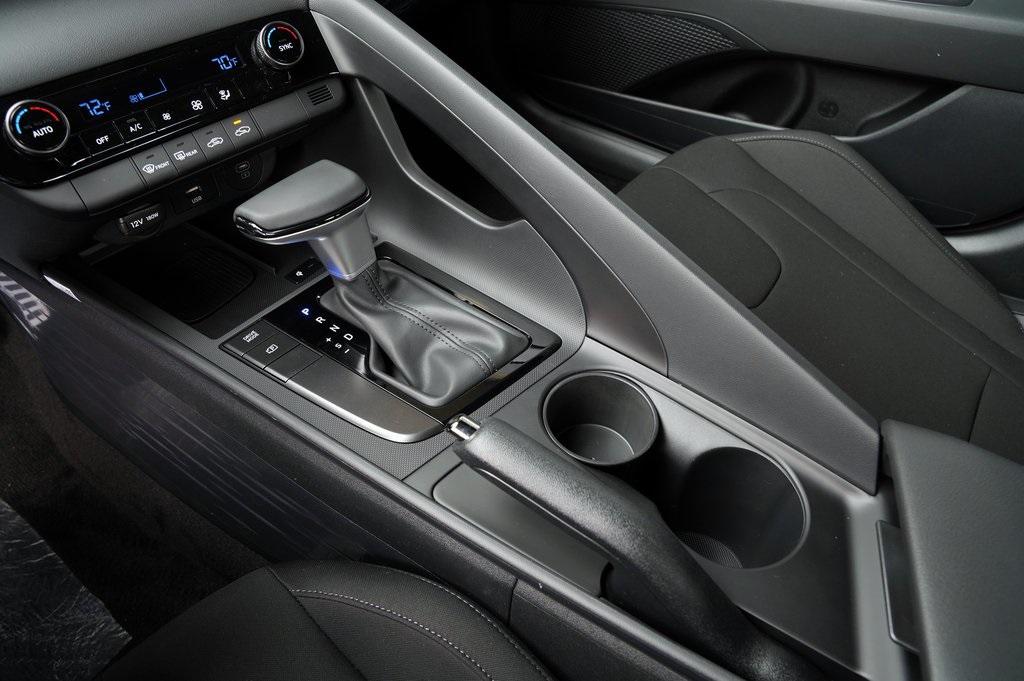 2025 Hyundai Elantra SEL Sport photo 19