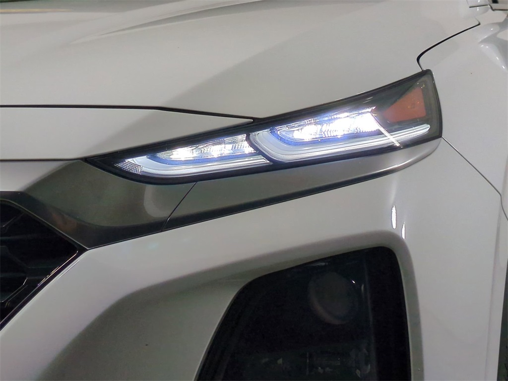 2020 Hyundai Santa Fe SE photo 2