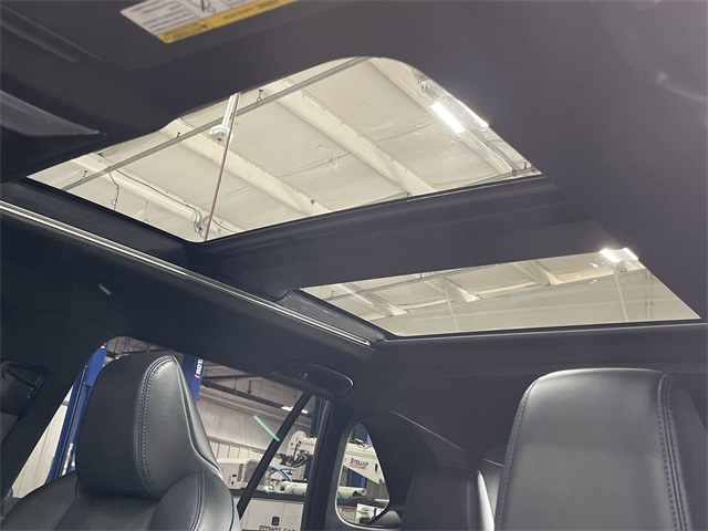 2019 Toyota RAV4 Hybrid XSE photo 18
