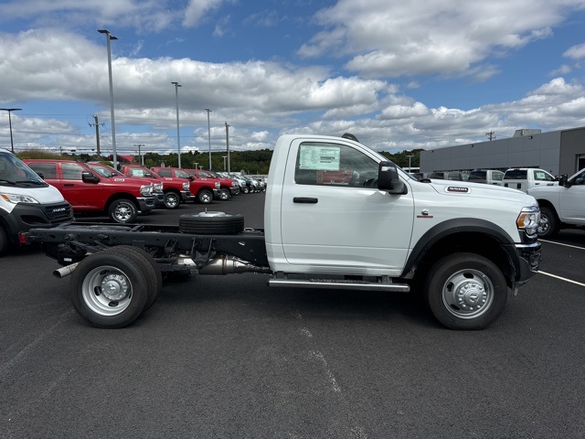 2024 Ram 5500 Tradesman photo 2
