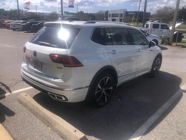 2022 Volkswagen Tiguan SEL Premium R-Line photo 2