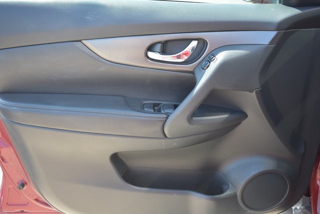 2016 Nissan Rogue SV photo 8