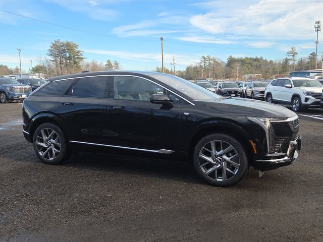 2026 Cadillac OPTIQ Luxury's photo