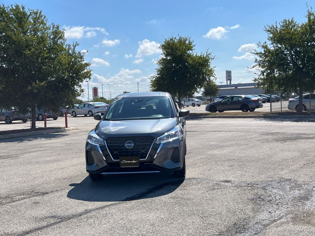2025 Nissan Kicks Play S photo 13