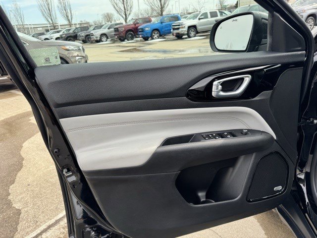 2025 Jeep Compass Limited photo 7
