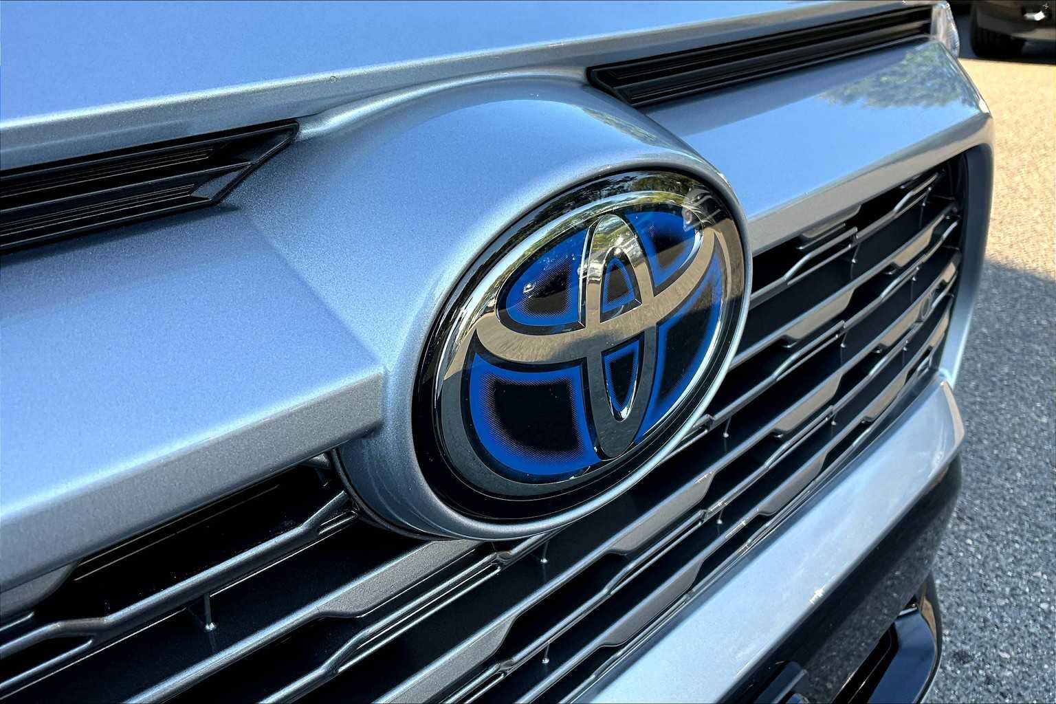 2021 Toyota RAV4 Hybrid XSE photo 28