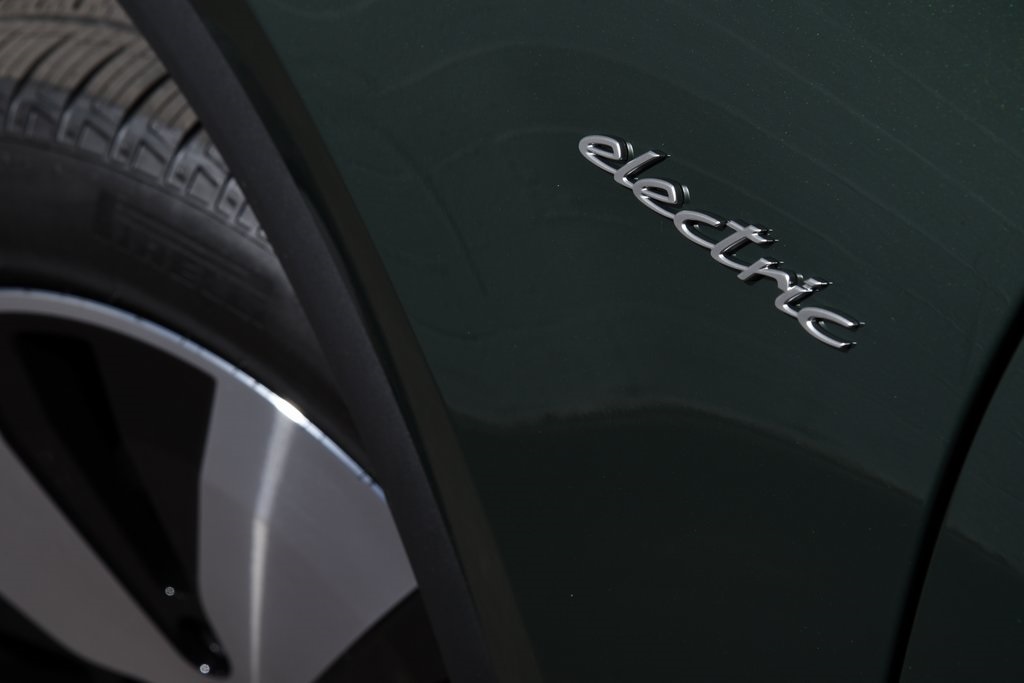2025 Porsche Macan Electric photo 17