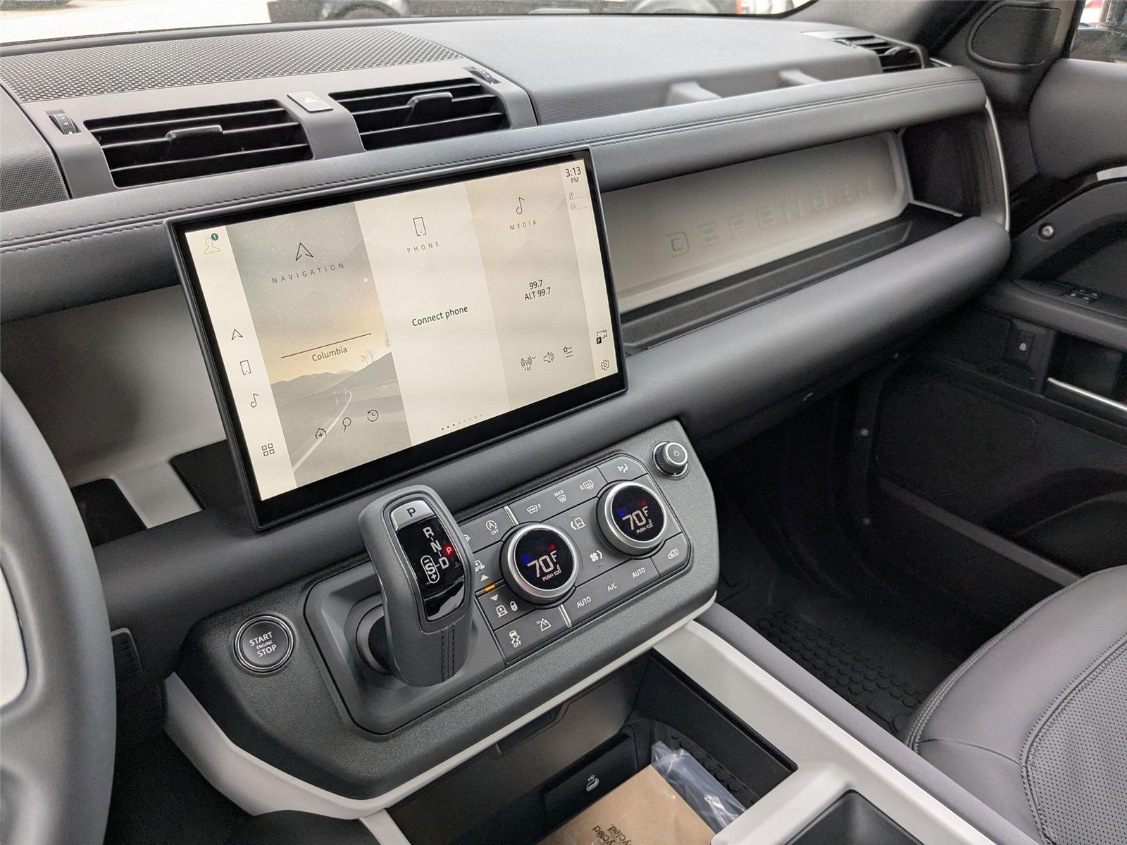 2025 Land Rover Defender 110 X-Dynamic SE photo 19