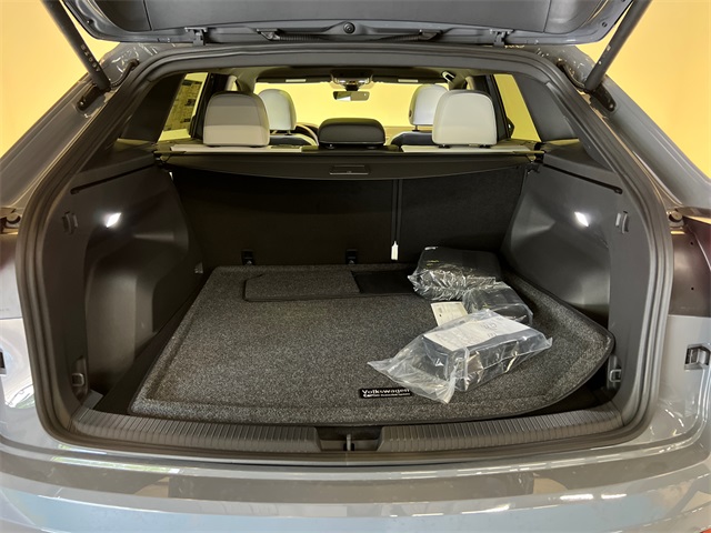 2026 Volkswagen Atlas Cross Sport SEL Premium R-Line photo 5