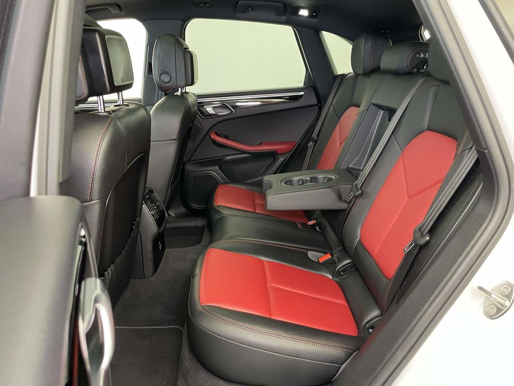 2020 Porsche Macan Base photo 18