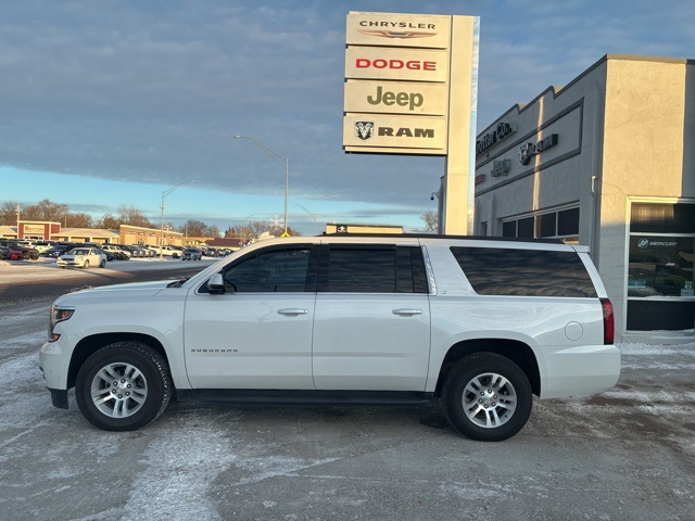 2019 Chevrolet Suburban LT's photo