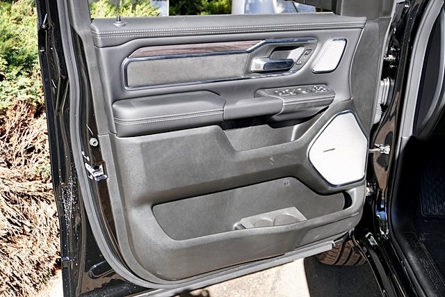 New 2026 Diamond Black Crystal Pearl-Coat Exterior Paint RAM Laramie image 29