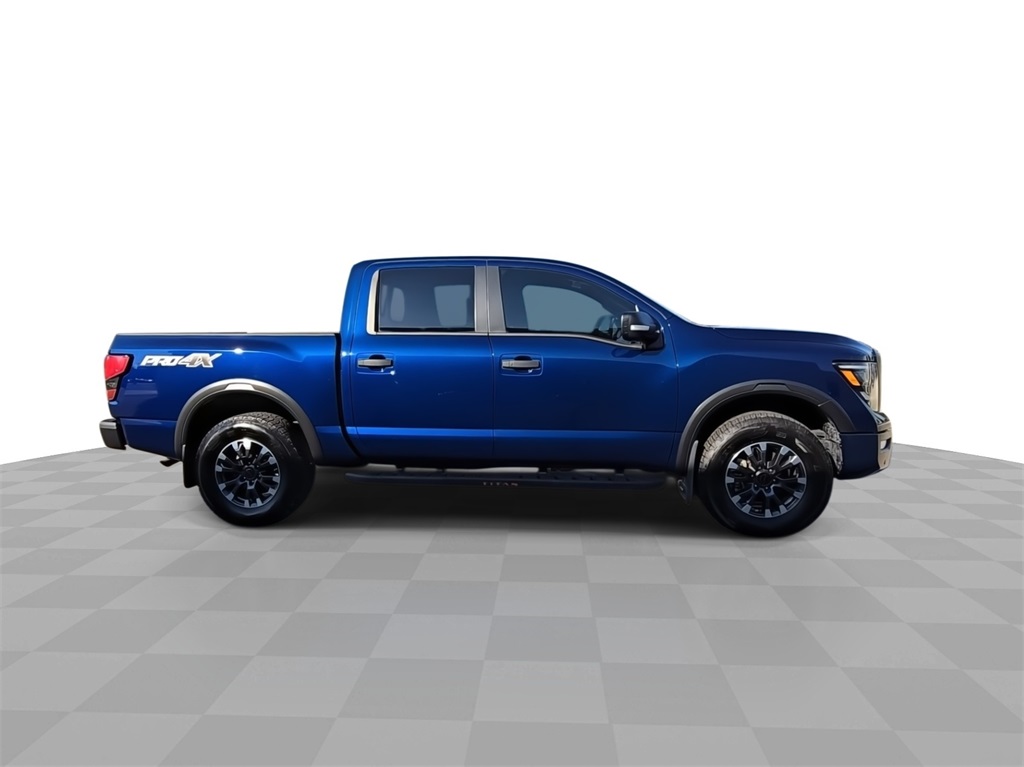 2023 Nissan Titan PRO-4X photo 9