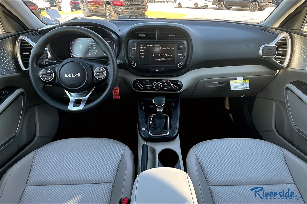 2025 Kia Soul LX photo 7