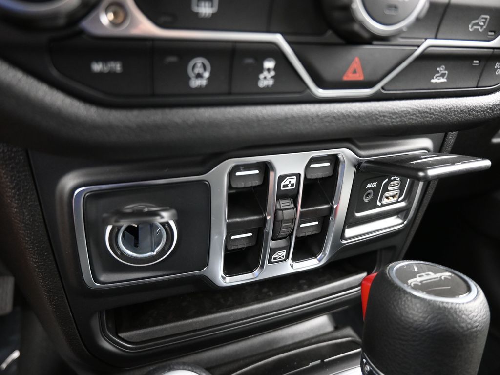 2025 Jeep Gladiator Sport S photo 18