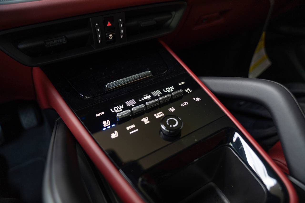 2025 Porsche Cayenne E-Hybrid photo 23