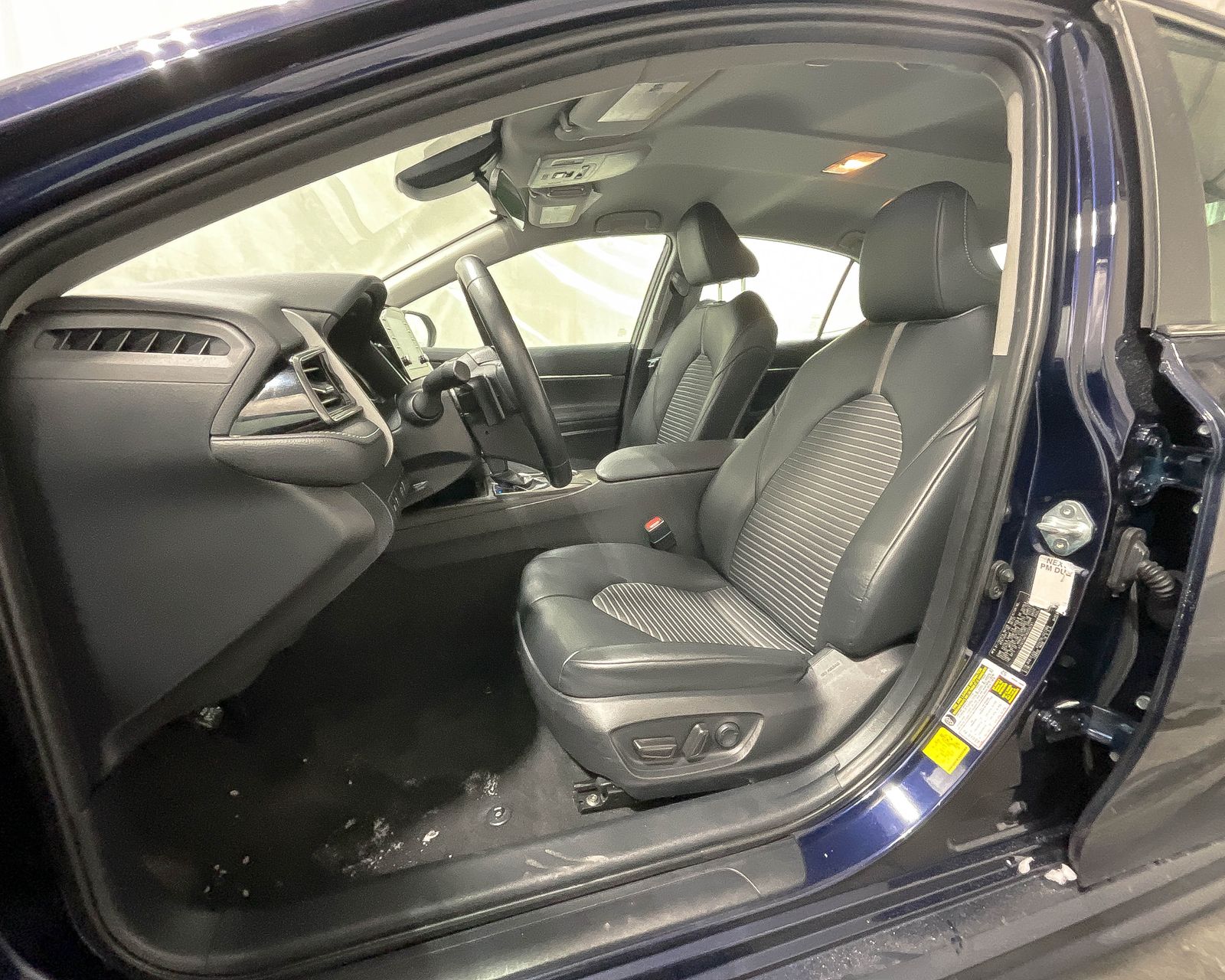 2022 Toyota Camry SE photo 10