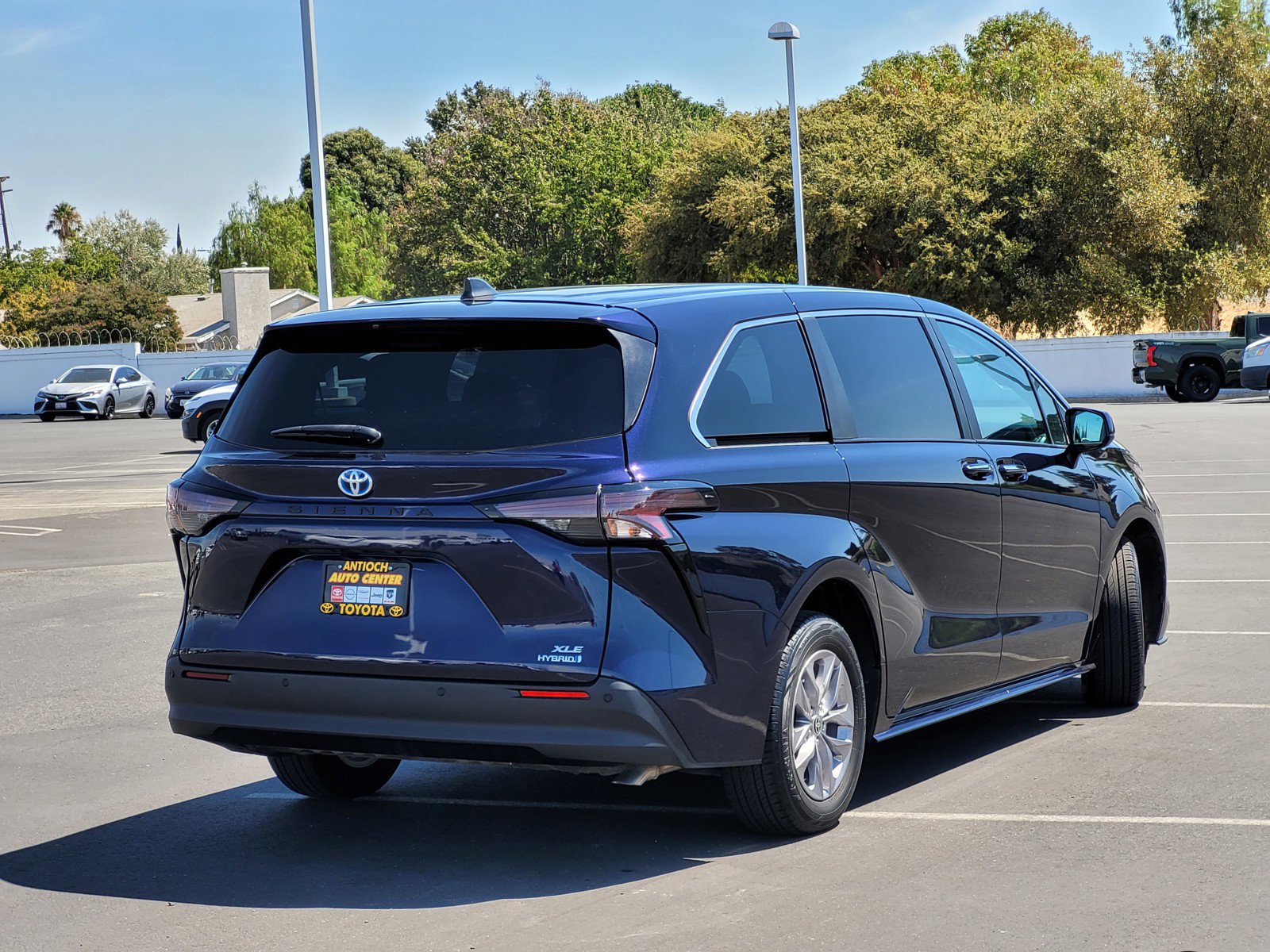 2023 Toyota Sienna XLE photo 4