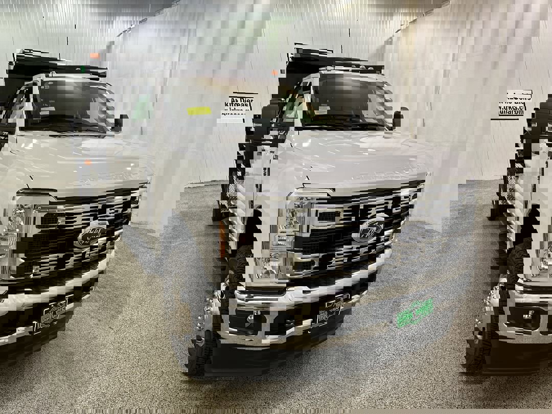New 2024 1  OXFORD WHITE Ford XL 9