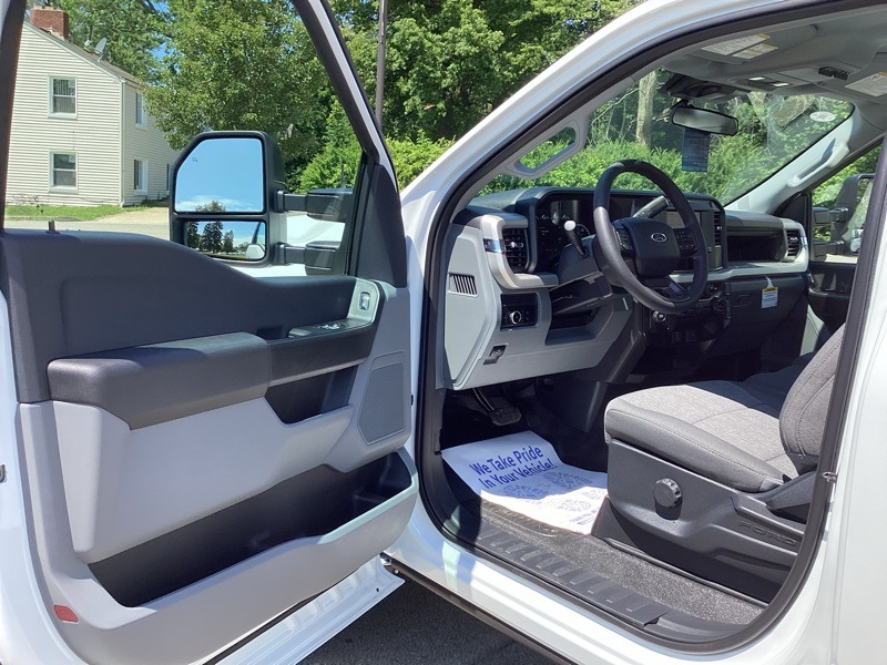 2025 Ford F-350 photo 16