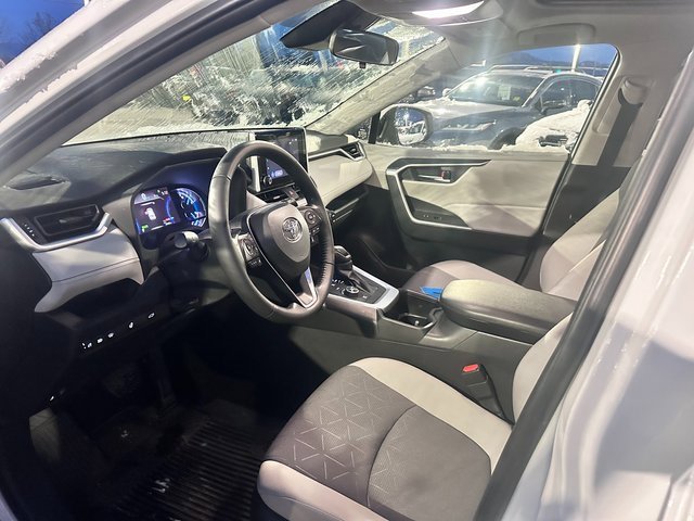 2024 Toyota RAV4 Hybrid XLE photo 3