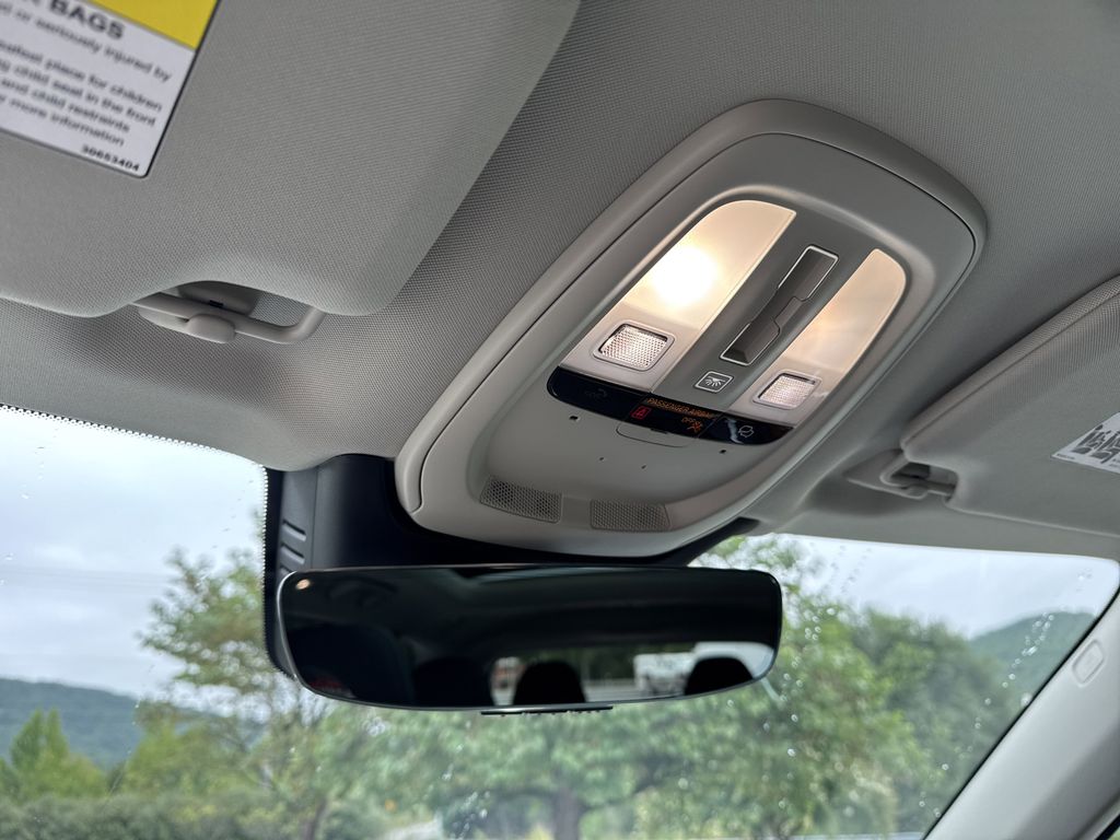 2025 Volvo XC90 Core photo 31