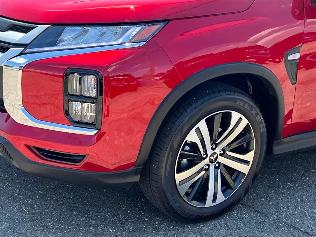 2025 Mitsubishi Outlander S photo 8