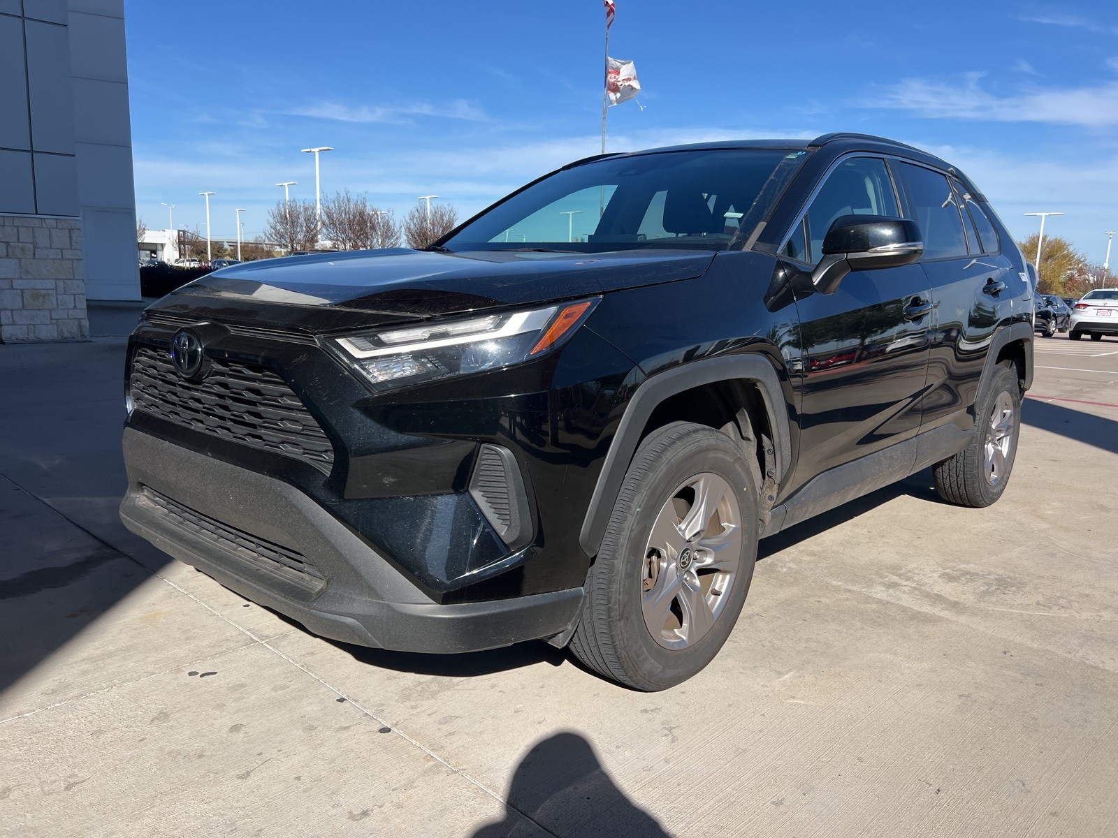 2023 Toyota RAV4 XLE's photo