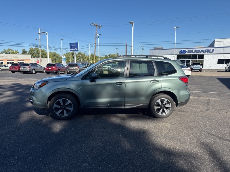 2018 Subaru Forester 2.5i Premium photo 2
