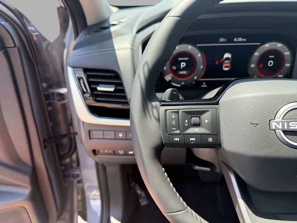 2025 Nissan Rogue SL photo 6