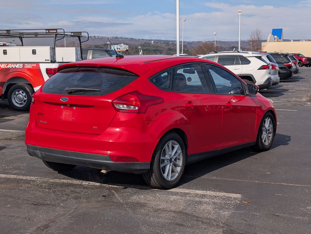 2015 Ford Focus SE photo 2