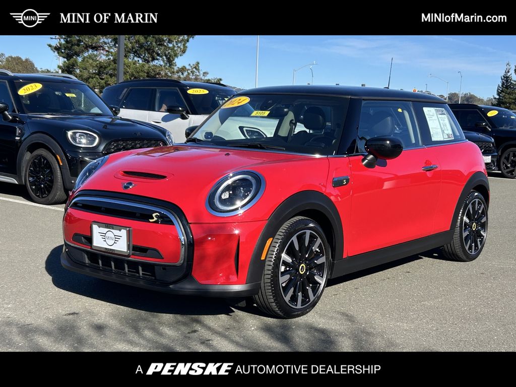 2024 MINI Hardtop 2 Door SE's photo