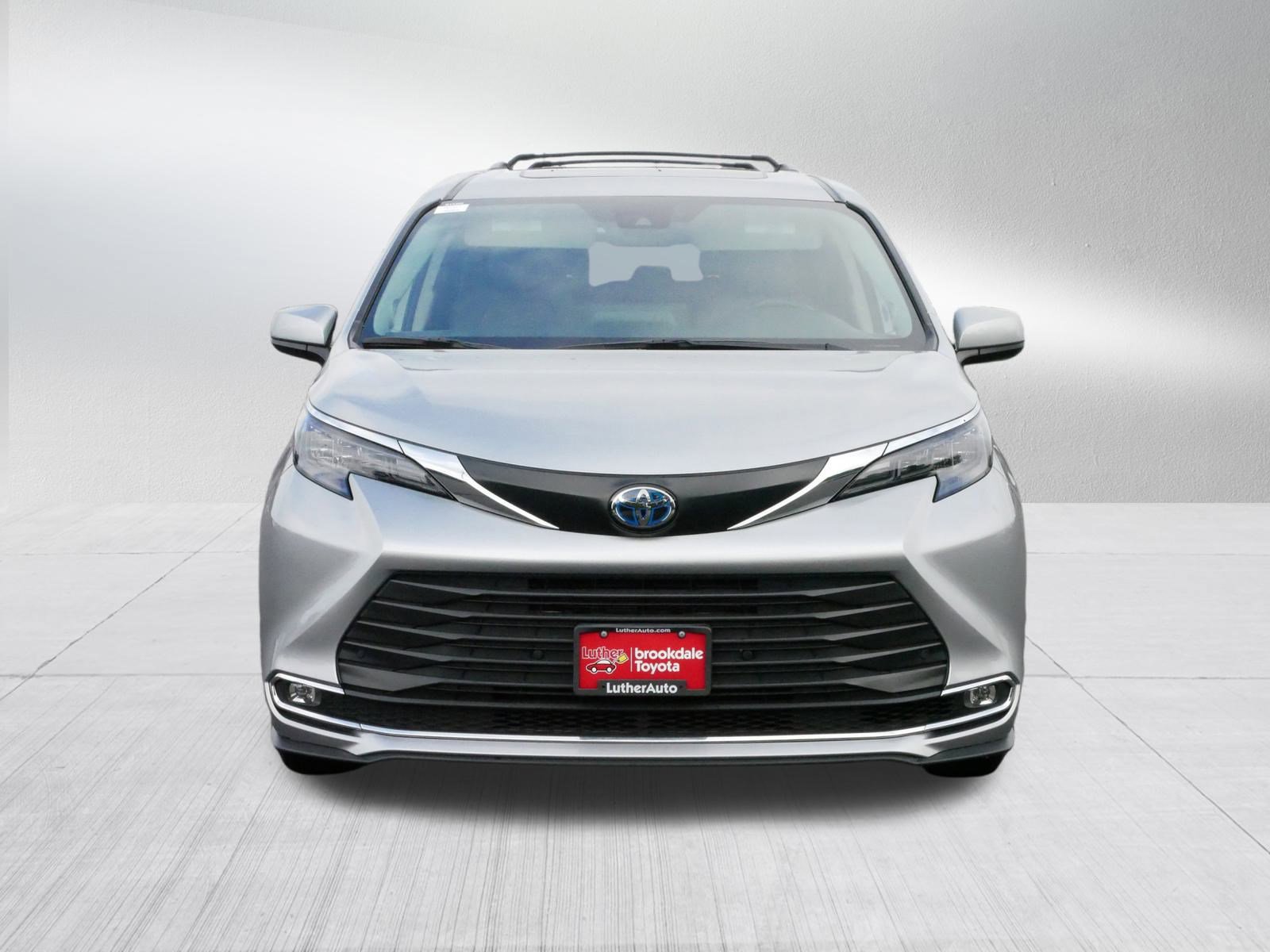Certified 2024 Toyota Sienna XLE with VIN 5TDJSKFC9RS135077 for sale in Brooklyn Center, Minnesota