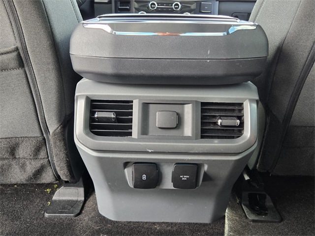 2022 Ford F-150 Lightning XLT photo 13