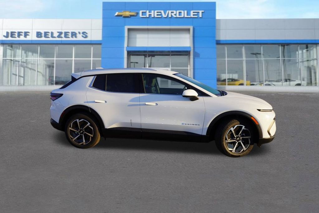 2026 Chevrolet Equinox EV 2LT photo 2