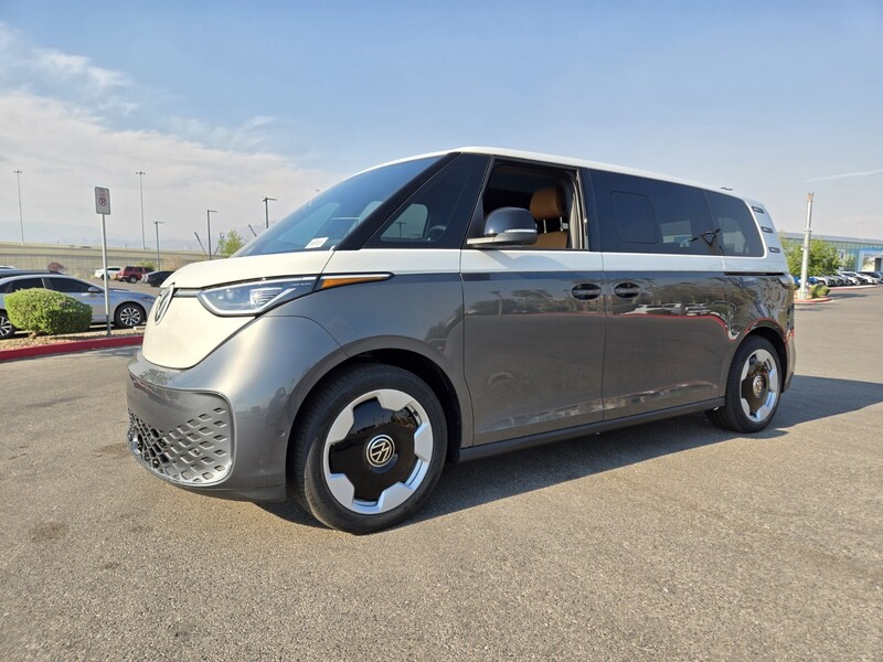 2025 Volkswagen ID. Buzz Pro Plus photo 2