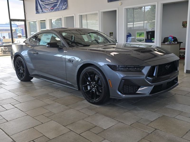 2025 Ford Mustang GT Premium photo 3
