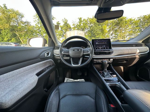 2022 Jeep Compass Latitude Lux photo 15