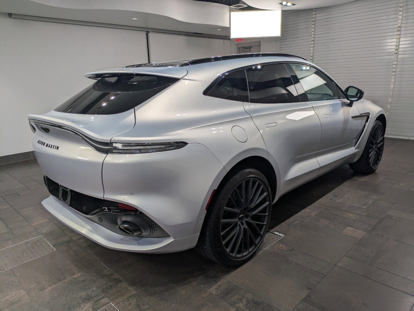 2024 Aston Martin DBX photo 28