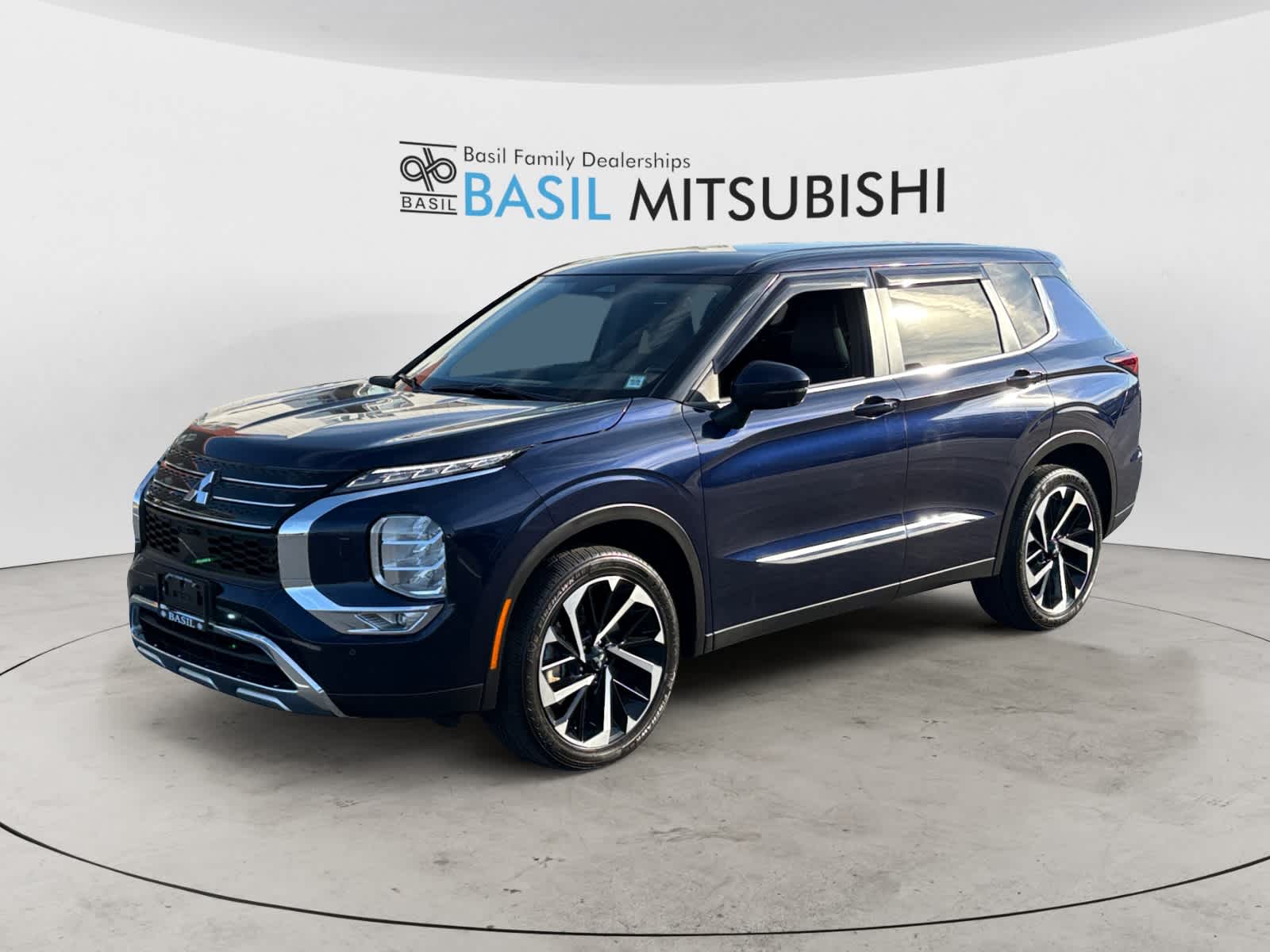 2023 Mitsubishi Outlander SE