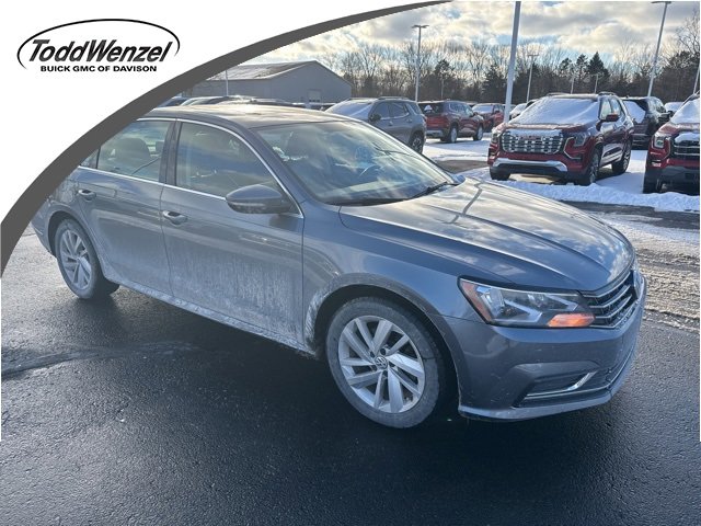 2018 Volkswagen Passat SE's photo