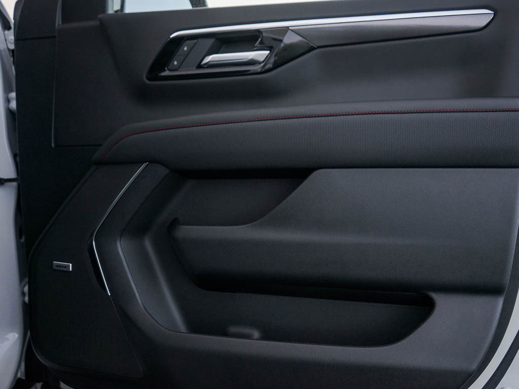 2025 Chevrolet Tahoe RST photo 9