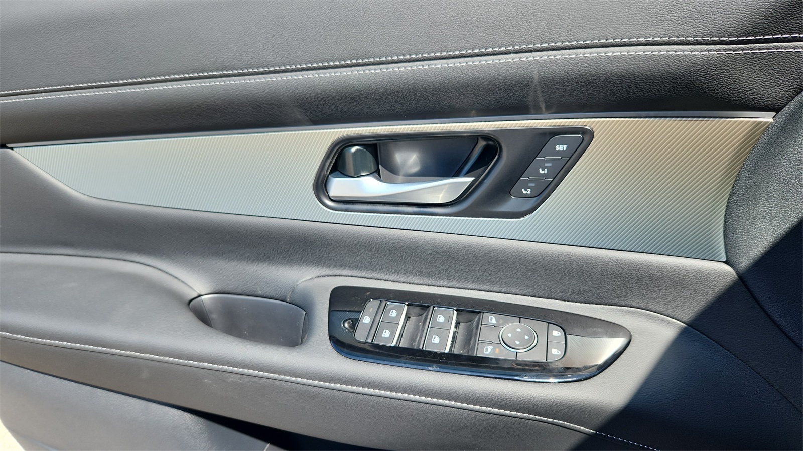 2025 Nissan Murano SL photo 18