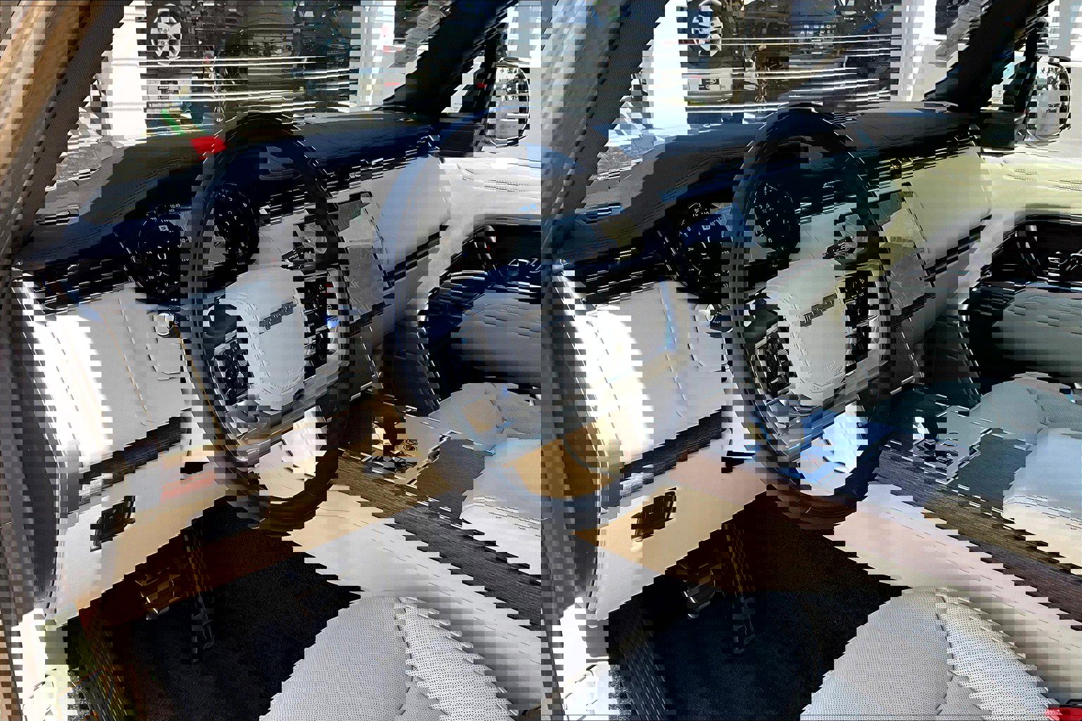 2025 Land Rover Range Rover SE photo 15