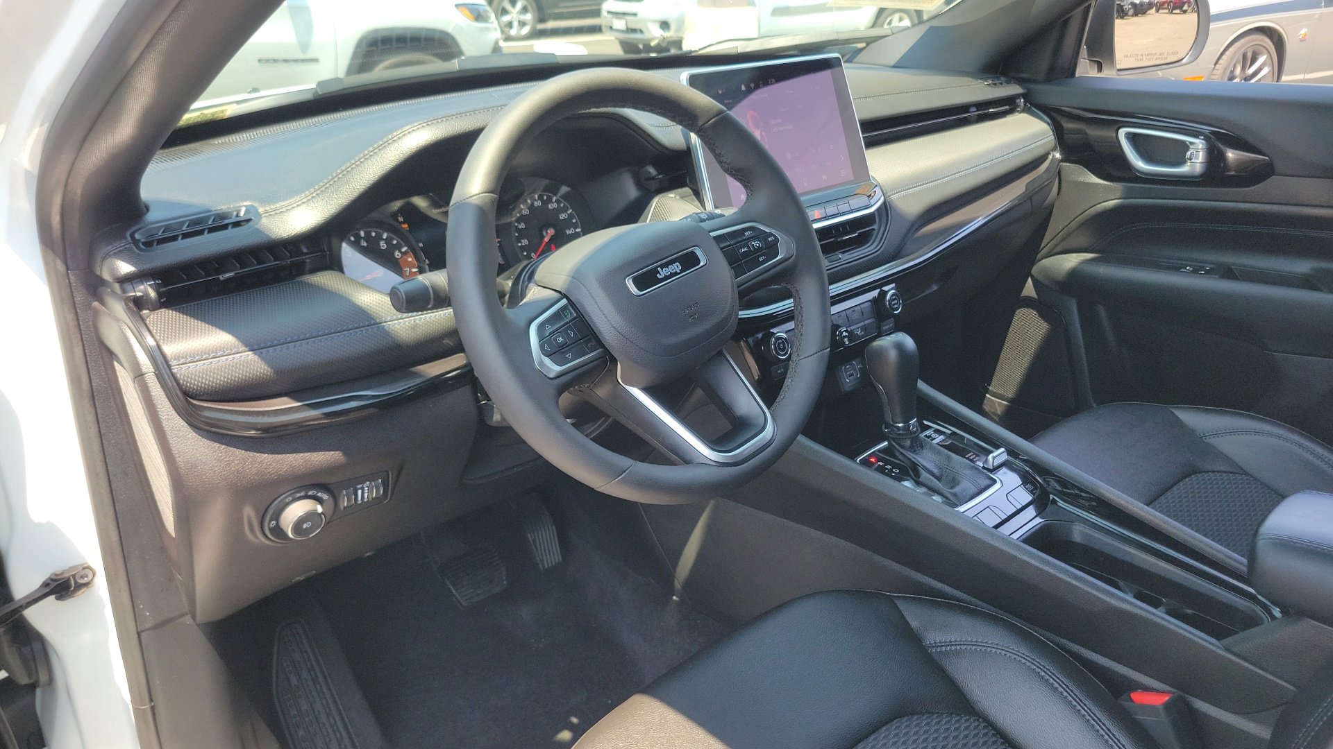 Used 2025 Bright White Clearcoat Jeep Latitude image 13