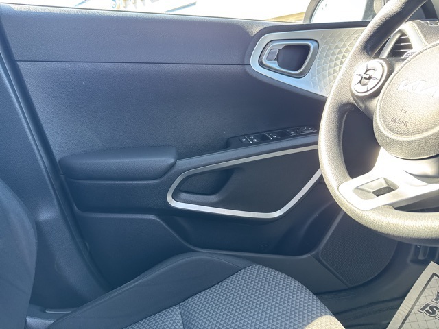 2022 Kia Soul LX photo 29