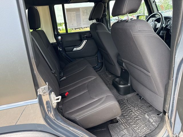 2017 Jeep Wrangler Unlimited Rubicon photo 18